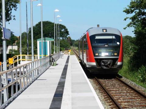 Komplette Bahnsteiglösungen aus GFK 